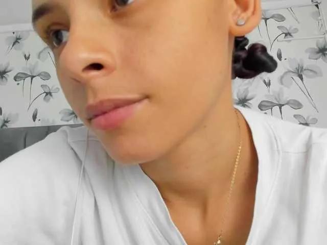 Ehotloveaxxx on BongaCams