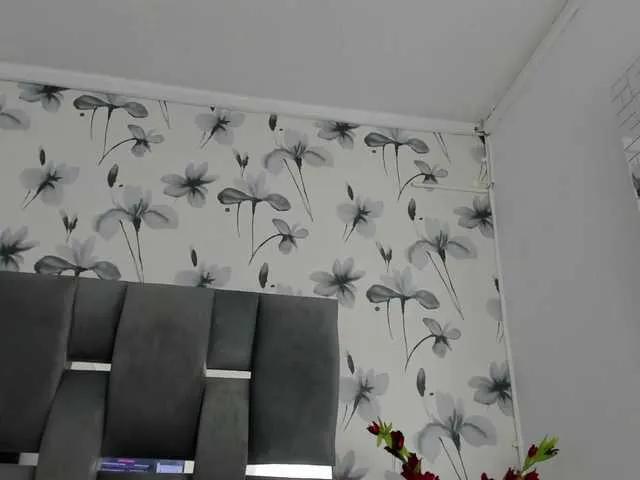 Ehotloveaxxx on BongaCams