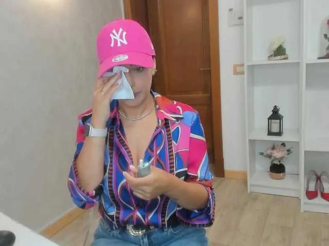 ElisaBaxter on BongaCams