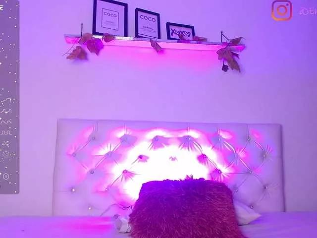 Emily-White on BongaCams