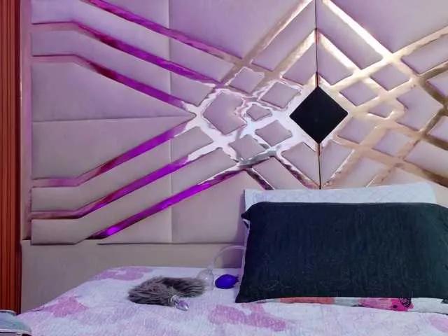 kinkyhousewifee on BongaCams