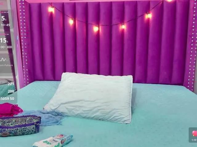 momsstory on BongaCams