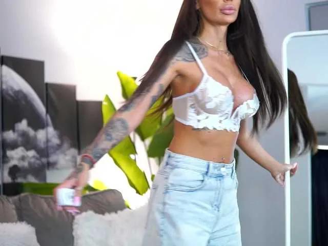 RaquelleVon on BongaCams