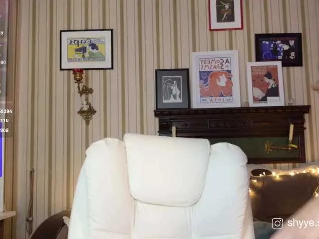 sarahsupershy on BongaCams