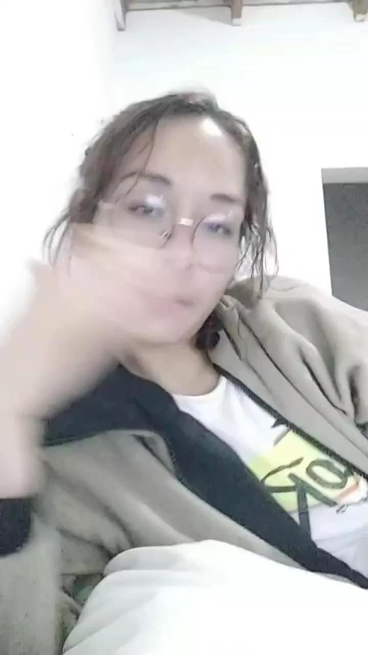 almondwithlove on Cam4