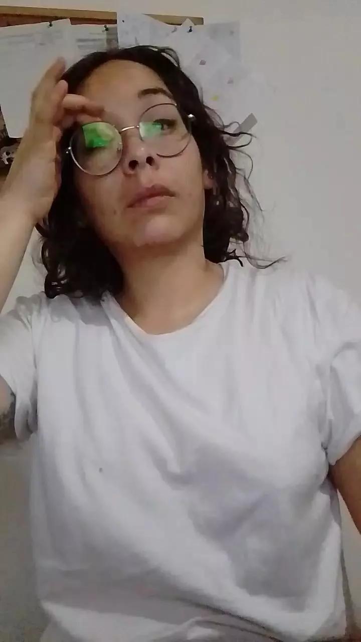 almondwithlove on Cam4