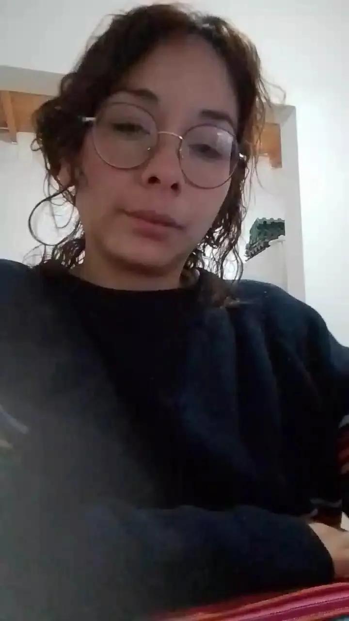 almondwithlove on Cam4