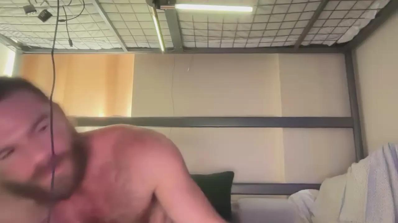 Bighairytopping on Cam4