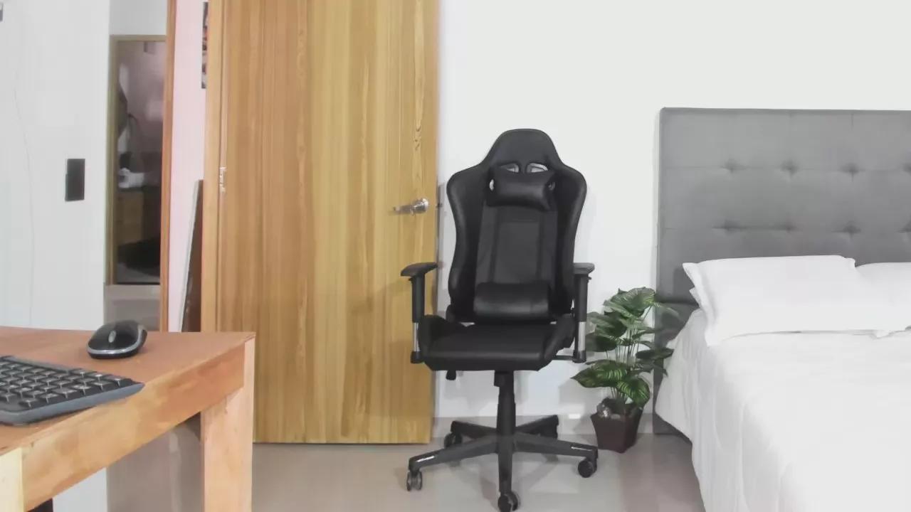 ErikJackson35 on Cam4