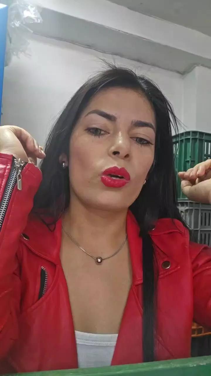 Estefanii_R on Cam4