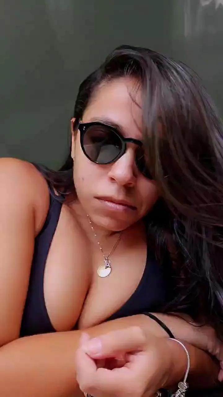 LollaBunny26 on Cam4