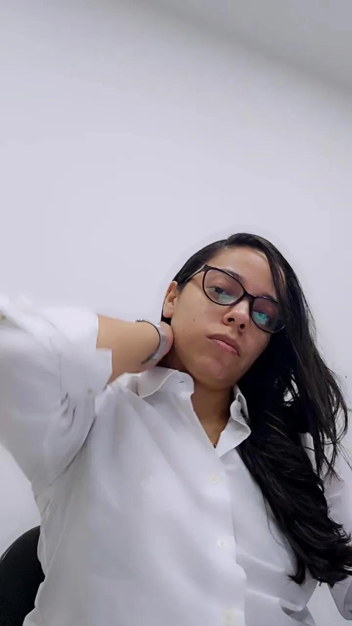 LollaBunny26 on Cam4