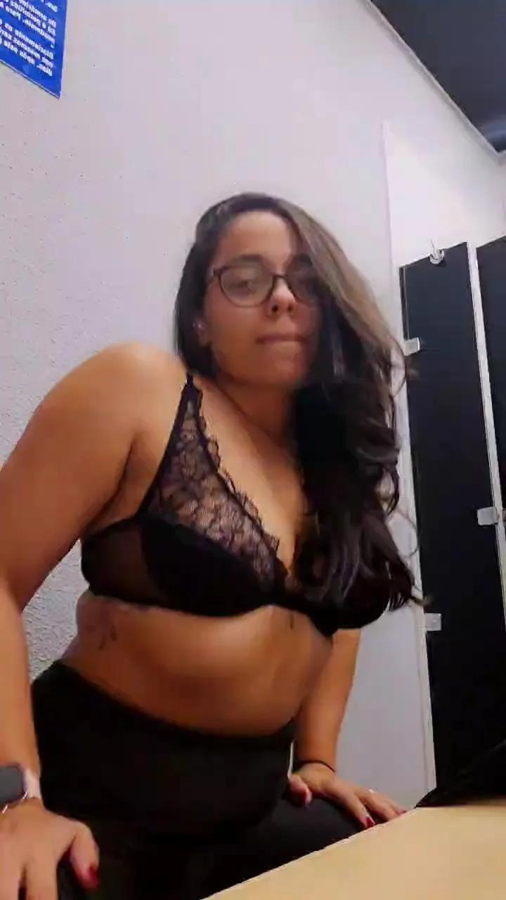 LollaBunny26 on Cam4