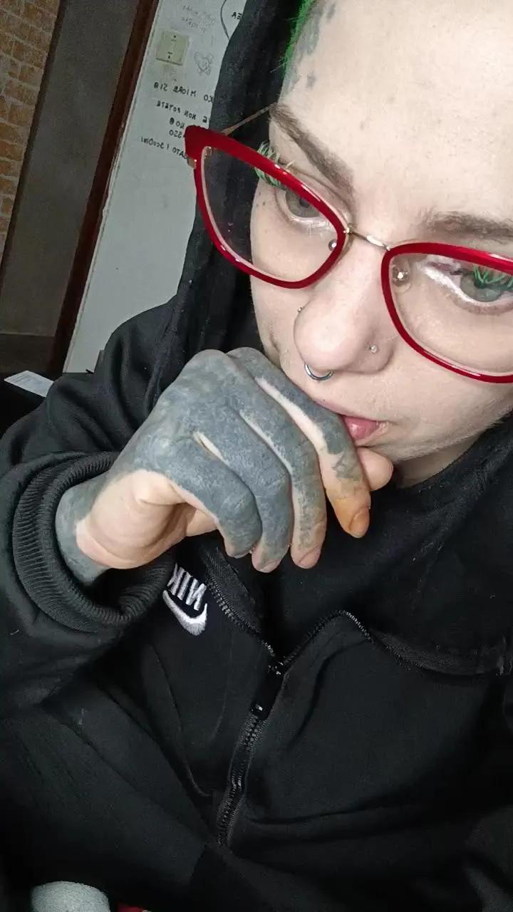 MorenaBlackMoon on Cam4