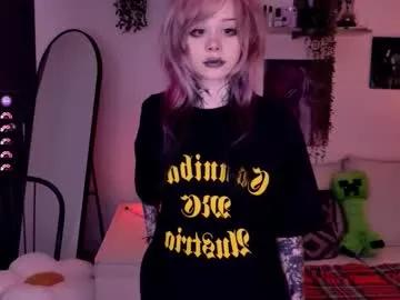 _lollyshy_ on Chaturbate