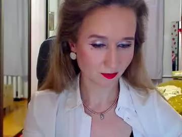 classyinna on Chaturbate