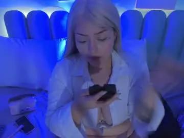 curvy_rousi on Chaturbate