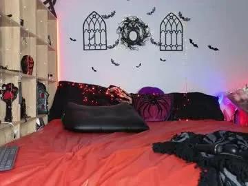 devil_s_bride on Chaturbate