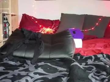 devil_s_bride on Chaturbate