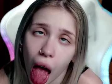 ho1yh01e on Chaturbate