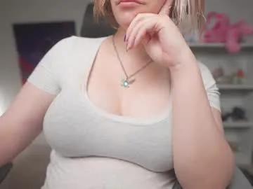 krystalsyxx on Chaturbate