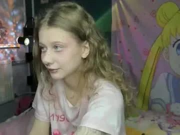 l1ttlekiki on Chaturbate