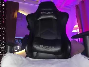 laura_hills18 on Chaturbate