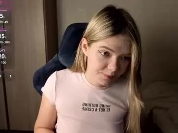 logandrive — show boobs  #blonde #glasses #young [100 tokens remaining]