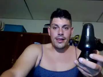 luis2423 on Chaturbate