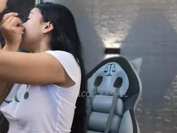 nicollbashel on Chaturbate