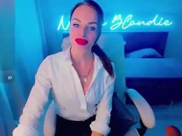 nikki_blondiee's avatar