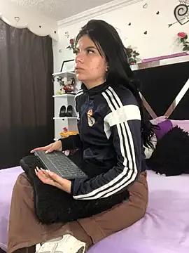 1lovelygirls on StripChat