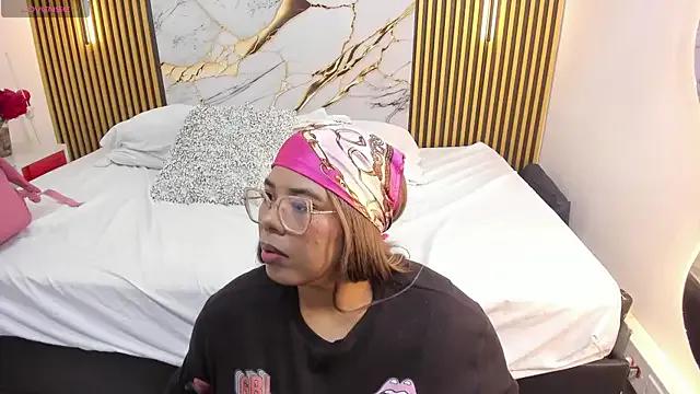 _nickypurple_ on StripChat