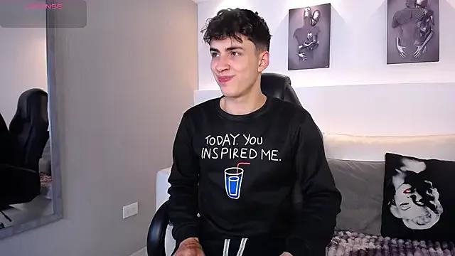 AdrianRinaldi on StripChat