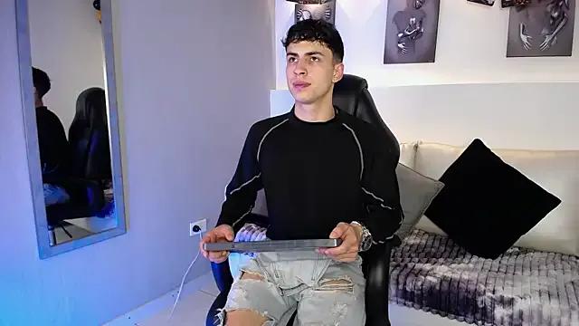 AdrianRinaldi on StripChat