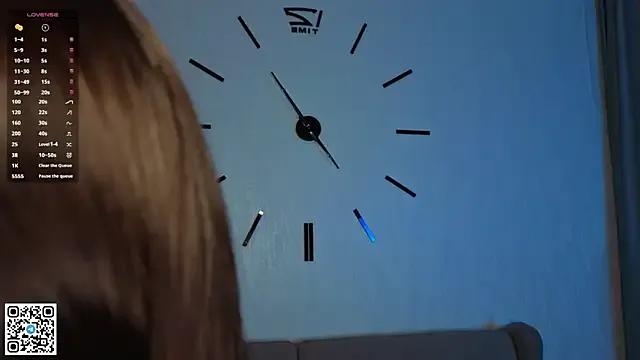 AlberthaEscue on StripChat