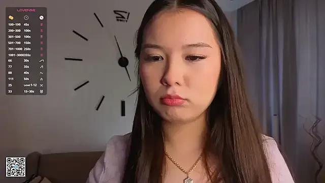 AlberthaEscue on StripChat