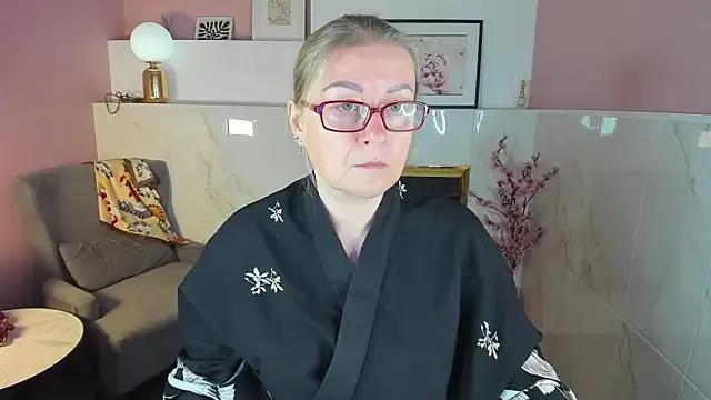 AlexandraKind on StripChat