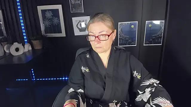 AlexandraKind on StripChat