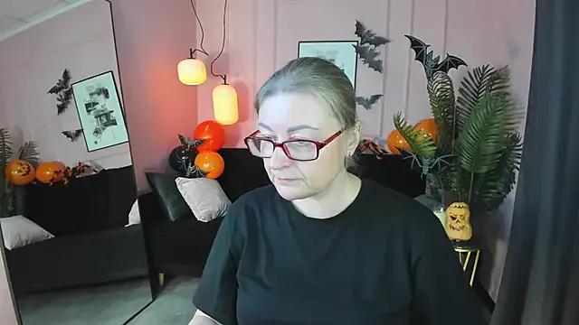 AlexandraKind on StripChat