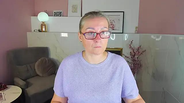 AlexandraKind on StripChat