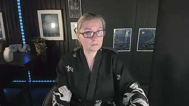 AlexandraKind on StripChat