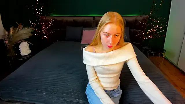 Alina_Blonde on StripChat