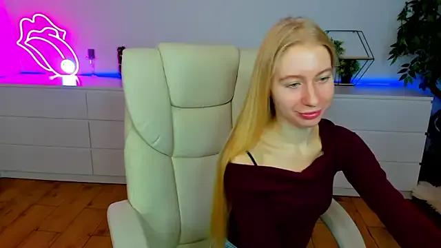 Alina_Blonde on StripChat