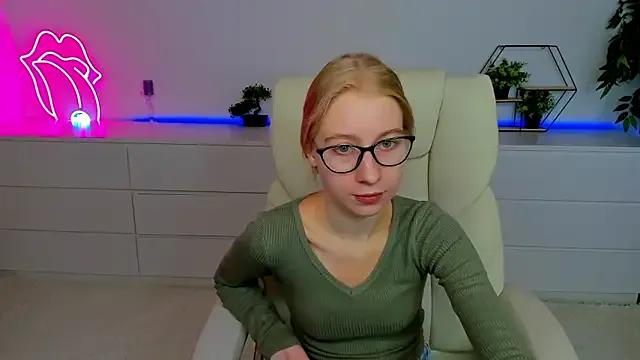Alina_Blonde on StripChat