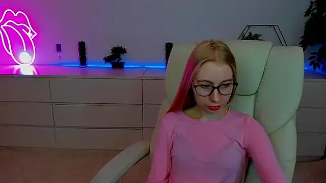Alina_Blonde on StripChat