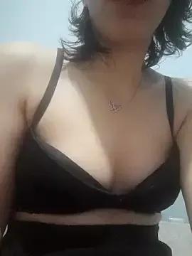 Almila25 on StripChat