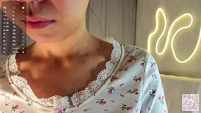 AlodiaAxley on StripChat