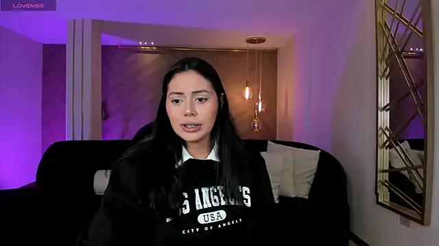 AmbarJames_ on StripChat