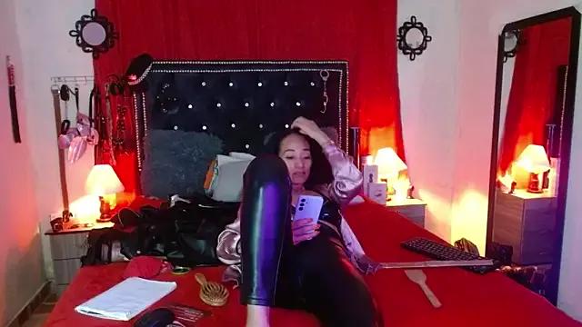 AmelieMartinez on StripChat